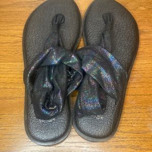 Amazing condition Sanuk sandals